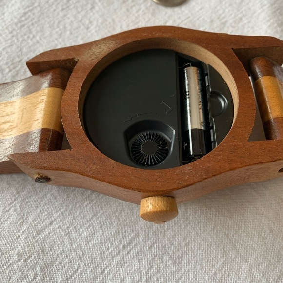 Vintage Large Wood Inlay Desk/Wall Watch/Clock
Battery Operated Looks New 15”x3” - Picture 10 of 13